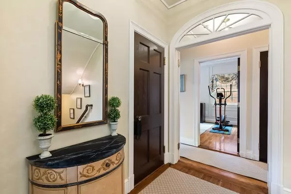 Boston, MA 02114,132 Charles Street #2/3