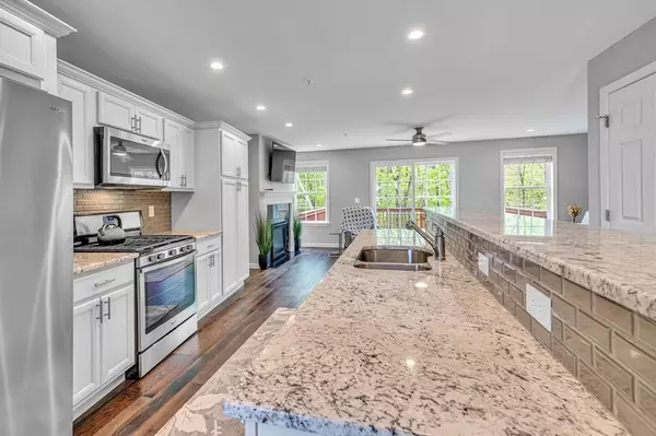 Agawam, MA 01001,3 Maple View Lane #D