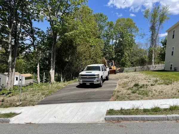 110 Martha St, Fall River, MA 02720