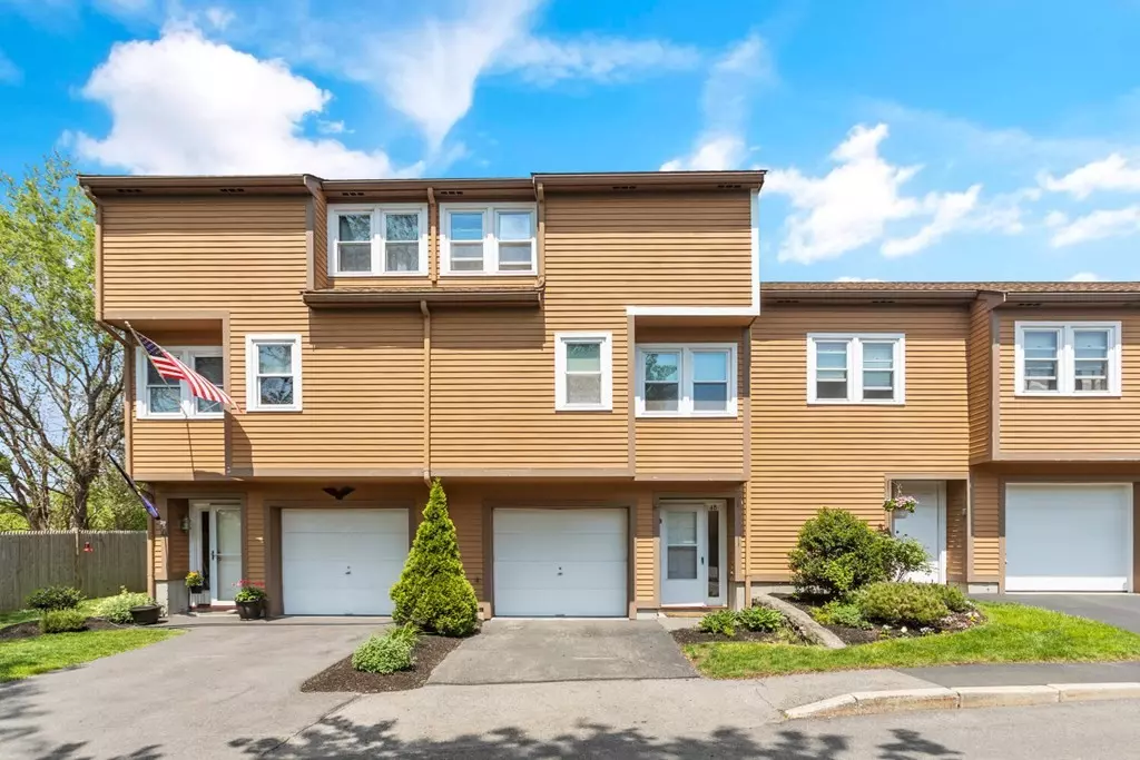Salem, MA 01970,4 Fletcher Way #B