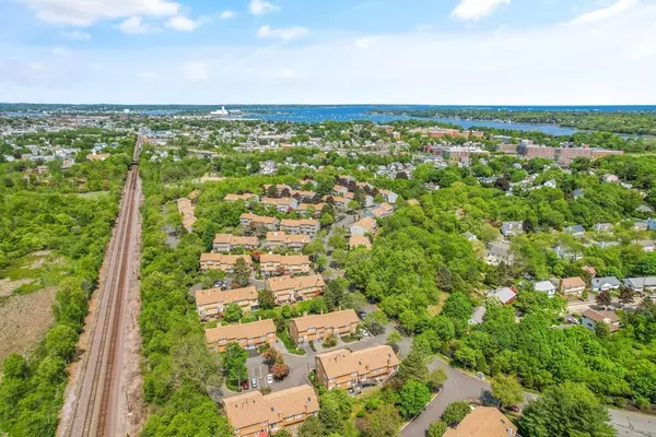 Salem, MA 01970,4 Fletcher Way #B