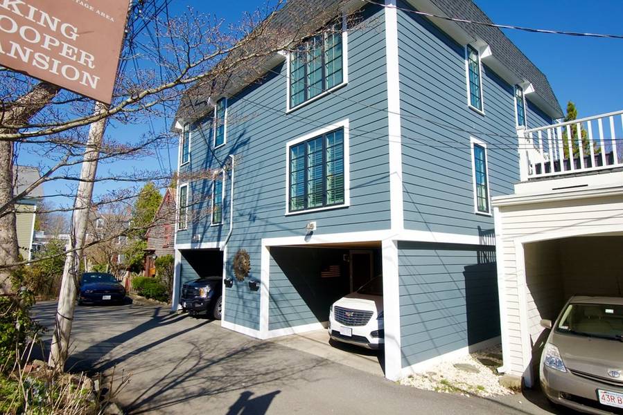 9 Hanover Ct #1, Marblehead, MA 01945