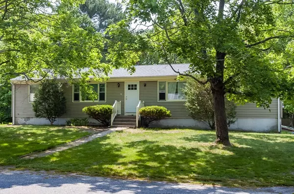 13 Walnut St, Rehoboth, MA 02769