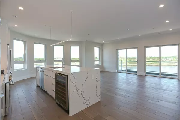 Quincy, MA 02171,60 Newbury #16