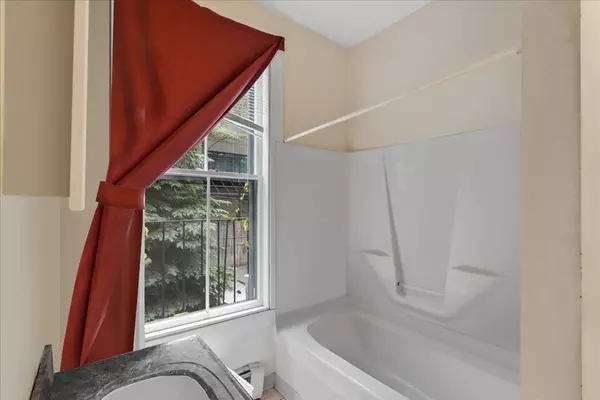 Boston, MA 02118,87 E Brookline St #2