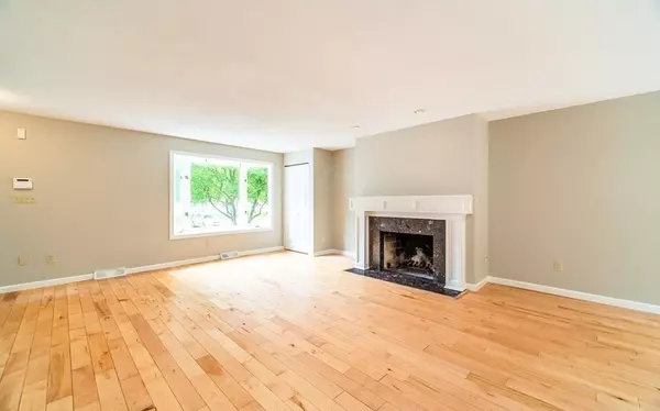 Agawam, MA 01001,12 Mansion Woods Dr #D