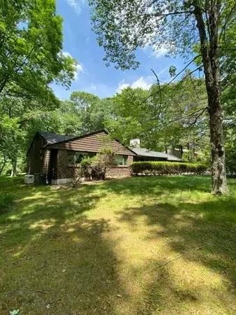 Weston, MA 02493,645 Wellesley St