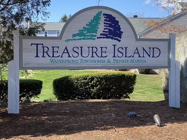 401 Treasure Island Rd #401, Webster, MA 01570
