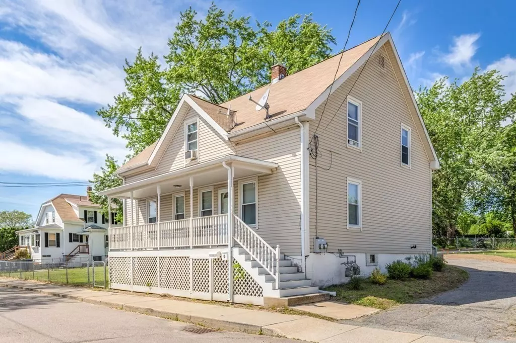 Blackstone, MA 01504,9 Valley St