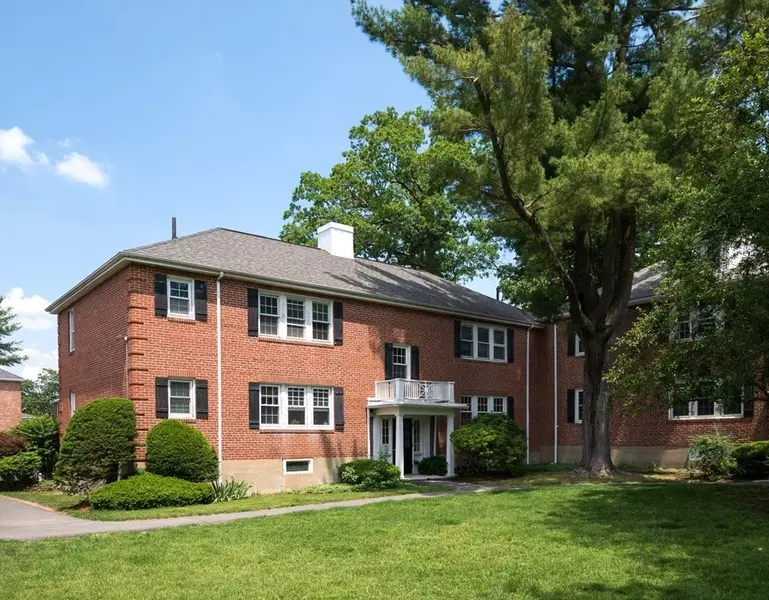 23 Hammond Pond Pky #1, Newton, MA 02467
