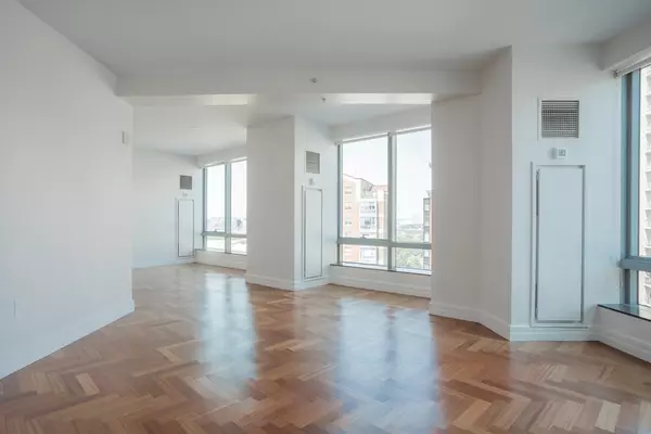 Boston, MA 02111,1 Avery Street #17A