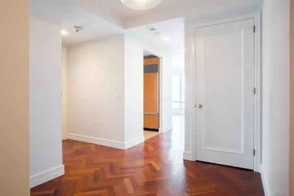 Boston, MA 02111,1 Avery Street #17A