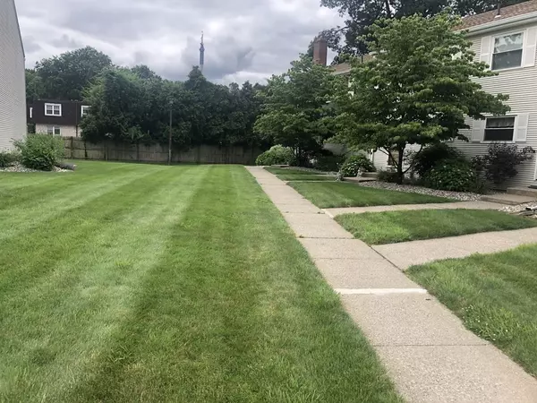 Agawam, MA 01001,142 Autumn Street #J