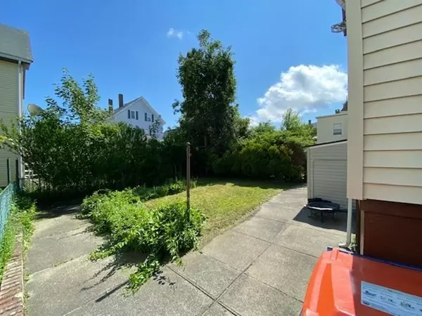 New Bedford, MA 02740,208 Grinnell St