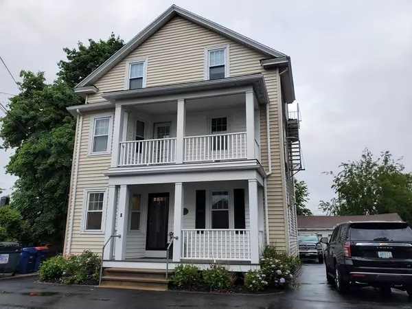 8 Ipswich St, Seekonk, MA 02771