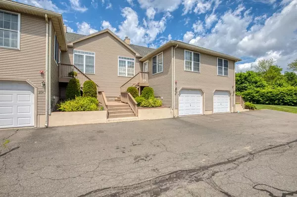 29 Castle Hill #G, Agawam, MA 01001