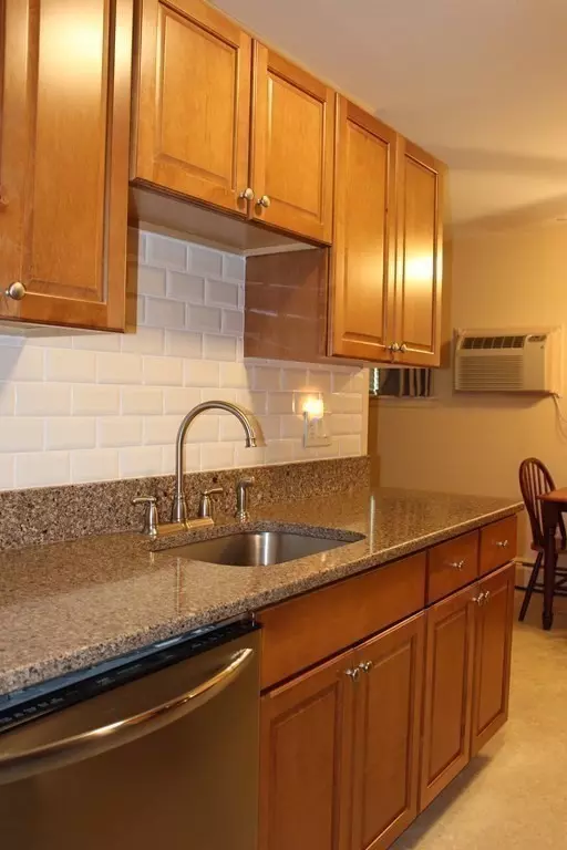 Agawam, MA 01001,223 Regency Park Dr #223