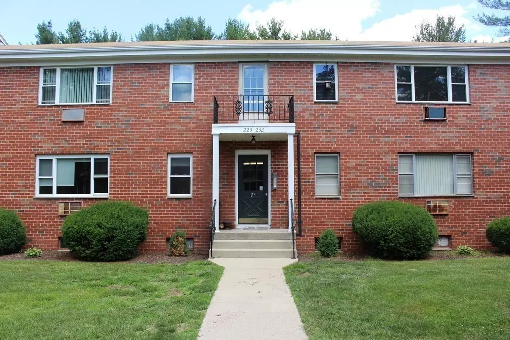 Agawam, MA 01001,223 Regency Park Dr #223