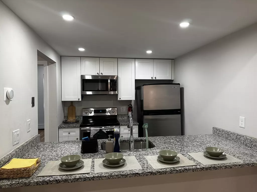 Boston, MA 02118,670 Massachussetts Ave #4