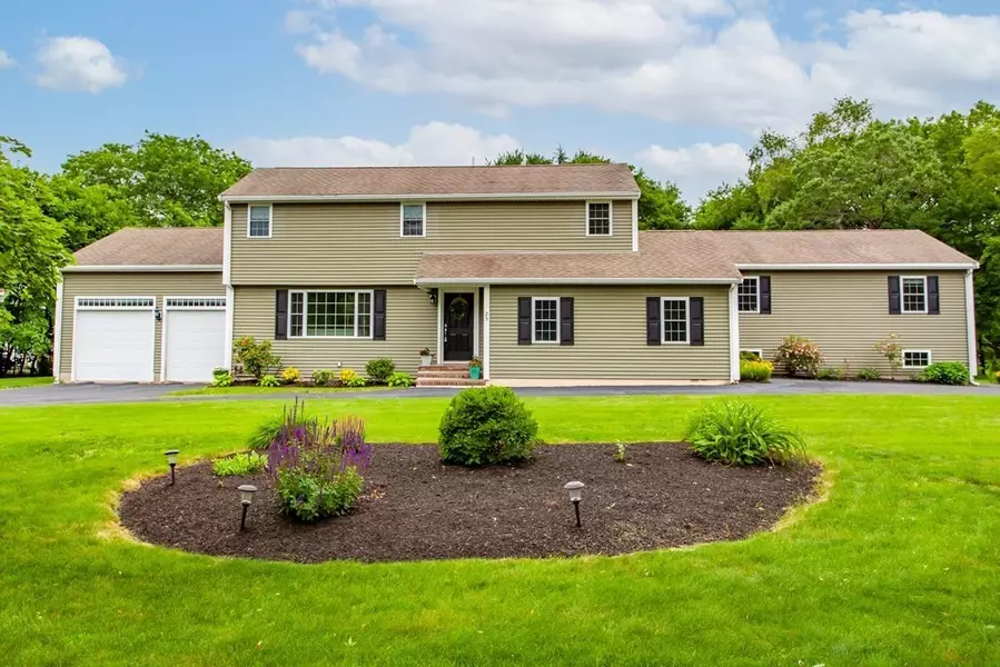 25 Elmbrook Rd, Bedford, MA 01730