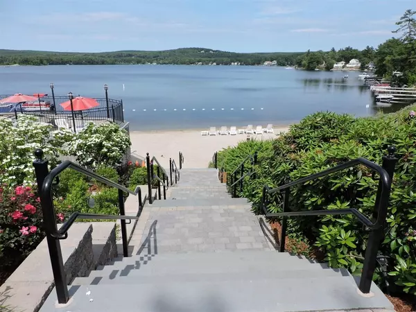 Webster, MA 01570,305 Beacon Park #305