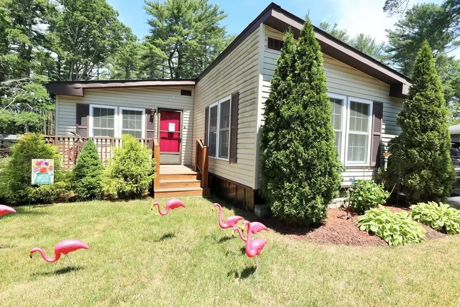 27 Pipers Way, Carver, MA 02330