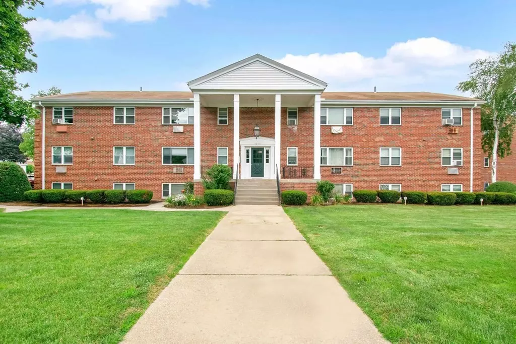 Agawam, MA 01001,132 Regency Park Dr #132