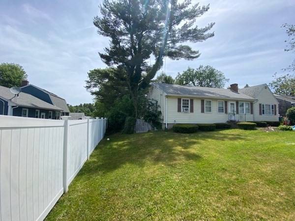 43 Ridgewood Dr, Norwood, MA 02062