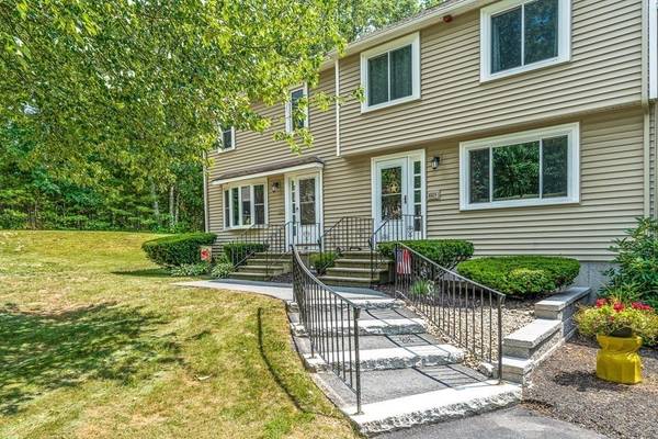 106 Cardinal Ln #106, Tyngsborough, MA 01879