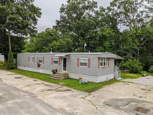 6 Holly Ln, Webster, MA 01570