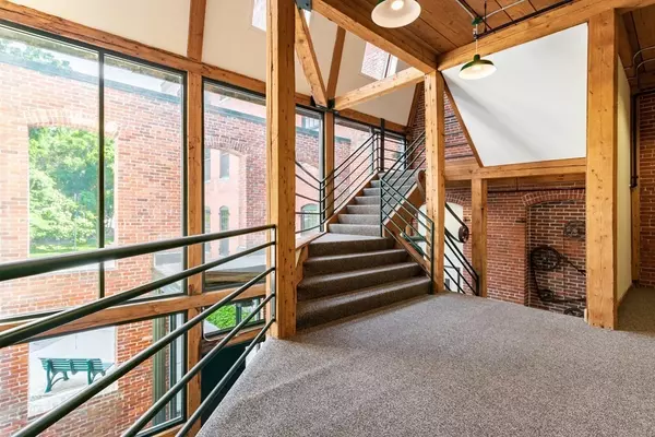 Chelmsford, MA 01863,71 Princeton St #208