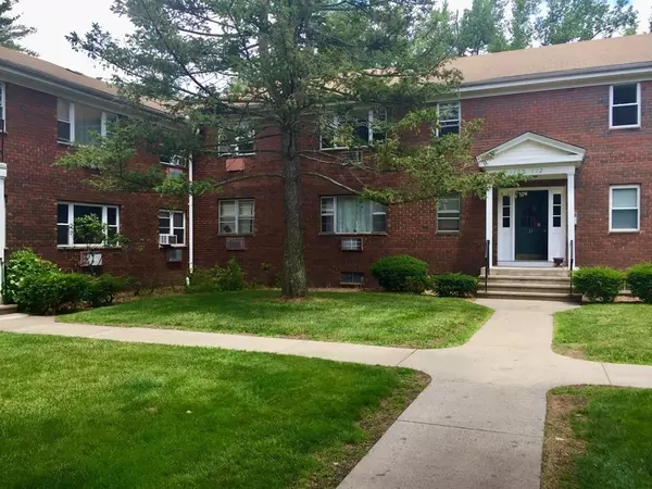 109 Regency Park Dr #109, Agawam, MA 01001