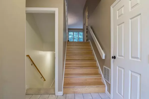 Clinton, MA 01510,909 Ridgefield Cir #B
