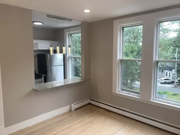 19 Bellevue St #4, Lawrence, MA 01841