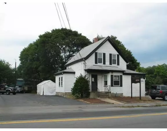 880 S Franklin St, Holbrook, MA 02343