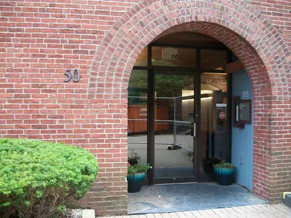 50 Rantoul St #108, Beverly, MA 01915