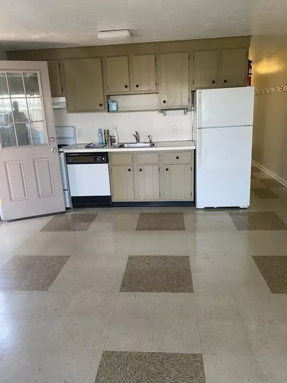 Provincetown, MA 02657,945 Commercial St #6A