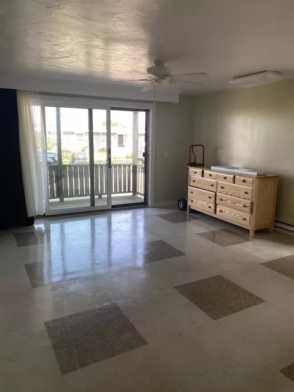 Provincetown, MA 02657,945 Commercial St #6A