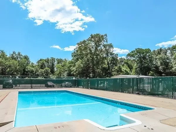 Weymouth, MA 02190,60 Greentree Ln #38