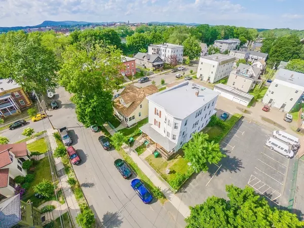 22 Leslie St, Chicopee, MA 01013