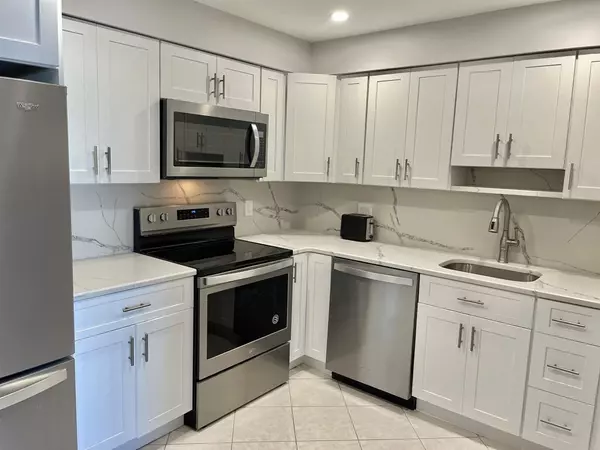 376 Ocean Ave #902, Revere, MA 02151