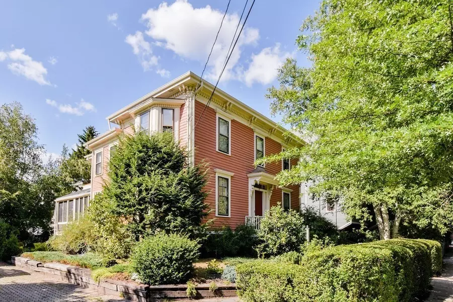 27 Cogswell Ave, Cambridge, MA 02140