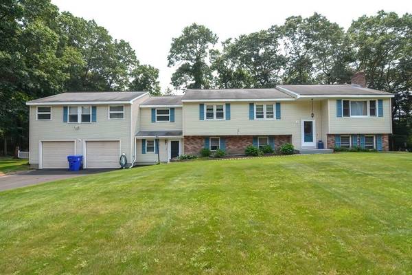 114 Ferncrest Dr, Taunton, MA 02780