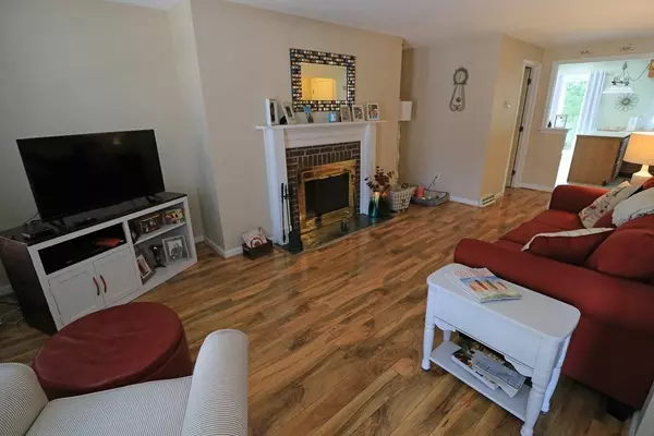 Agawam, MA 01001,9 Mansion Woods Dr #B