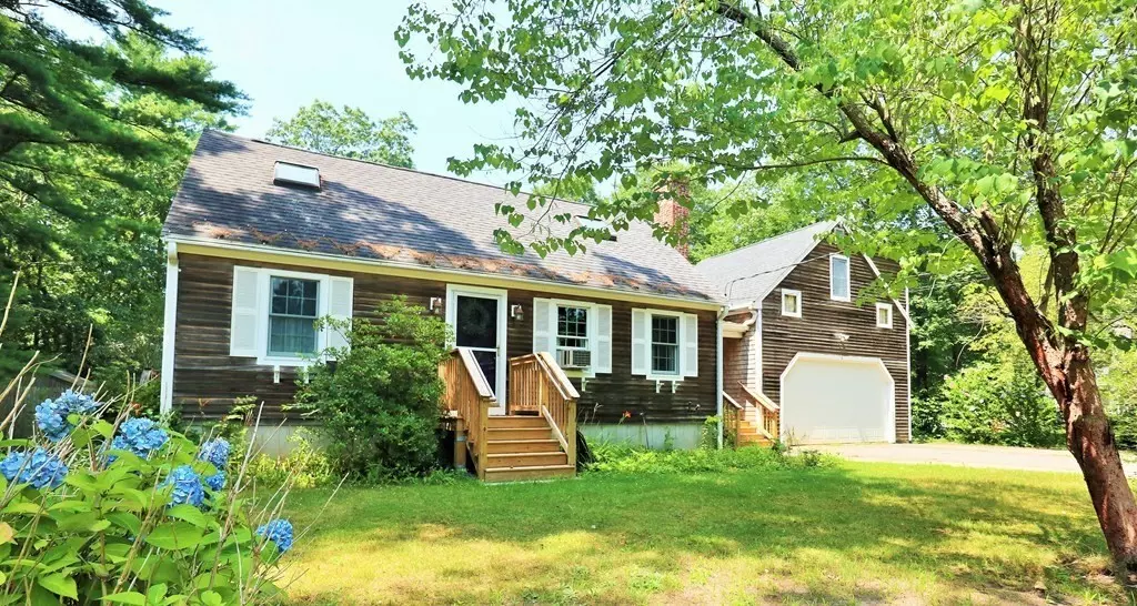 38 Fosdick Rd, Carver, MA 02330