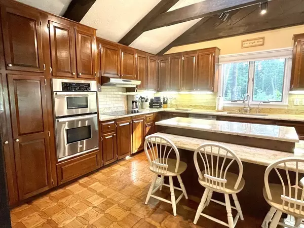 Plympton, MA 02367,28 Brook Street