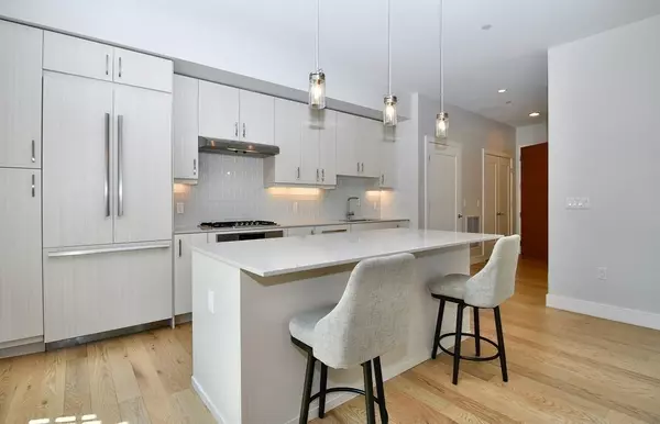 Hingham, MA 02043,10 Shipyard Drive #102