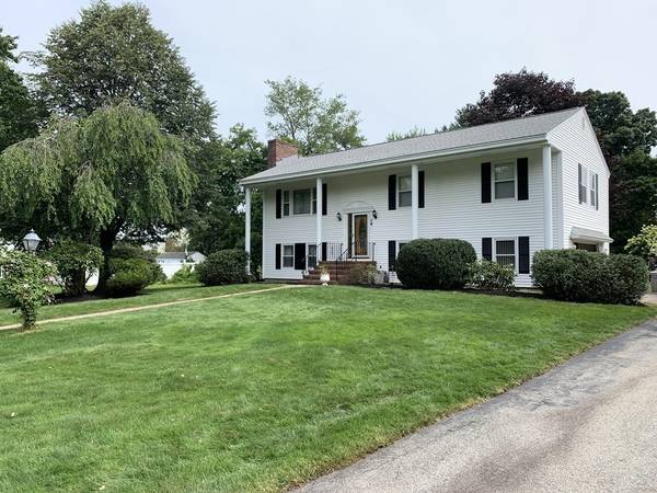 19 Cox Ln, Methuen, MA 01844