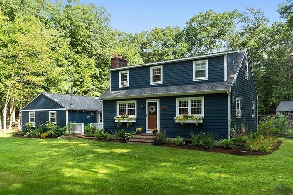 587 Flagg Hill Rd, Boxborough, MA 01719