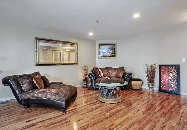 Abington, MA 02351,416 Tamarack Ln #416